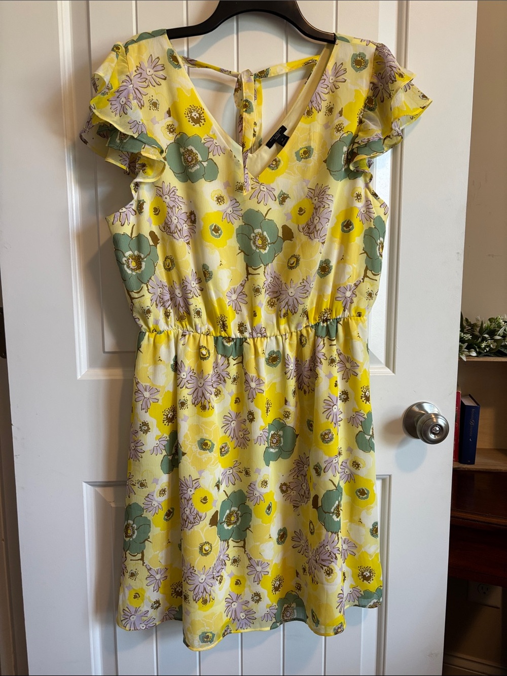 Ann Taylor Yellow Floral Ruffle-Sleeve Dress. Size LP